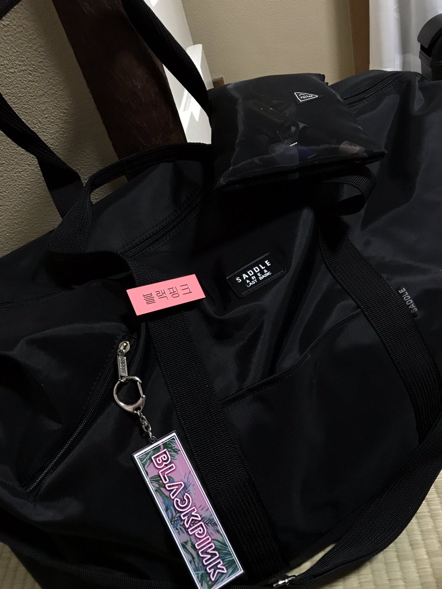 BLINK_o810's tweet photo. 荷物重たすぎて血が止まりそう https://t.co/gy9vVPwDix