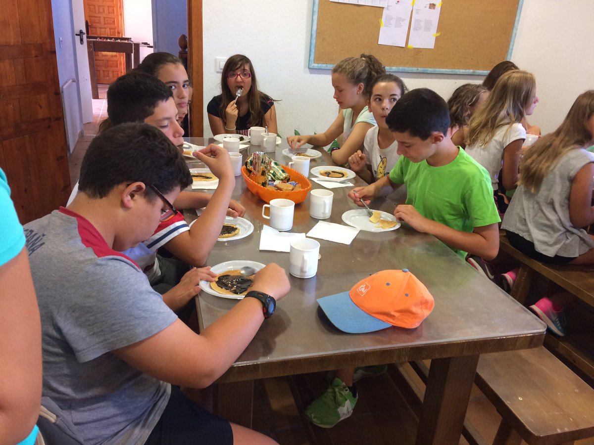 campaJPII's tweet photo. Qué rico desayuno!! Gracias cocineras @LauraRubioLpez #fe #mariaje https://t.co/S1zngWZB5S