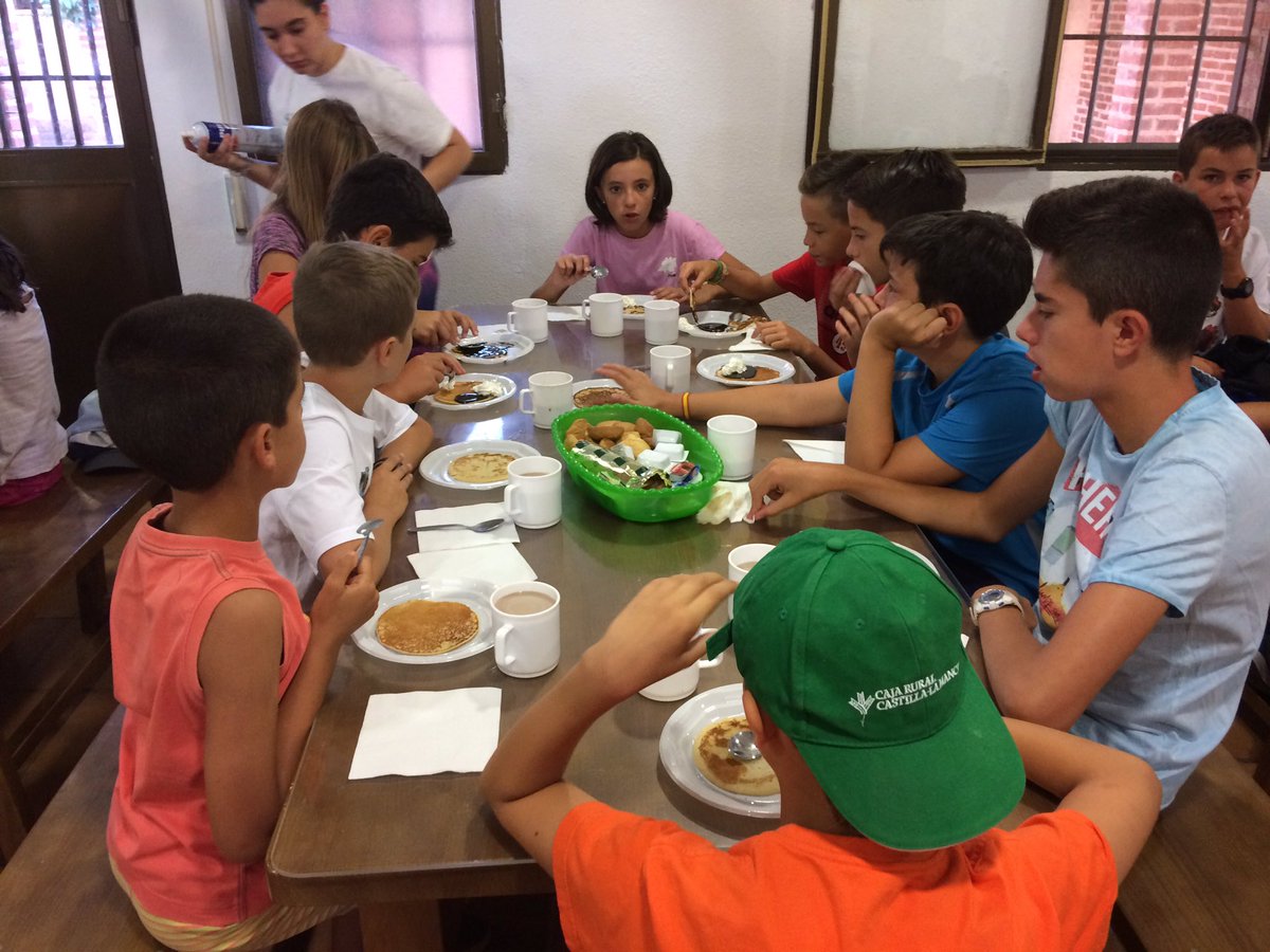 campaJPII's tweet photo. Qué rico desayuno!! Gracias cocineras @LauraRubioLpez #fe #mariaje https://t.co/S1zngWZB5S