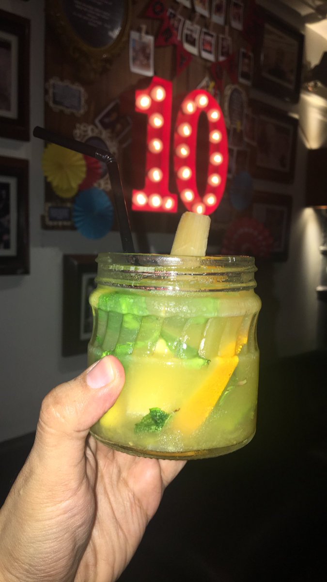 jaikumarpuri's tweet photo. Loved the cocktails from @WoodsideMumbai #colaba last night #lit #whiskeysour #caprioska #BnBFest2017 @imbevda @rulerofmind @Gastronomical_A https://t.co/ALtj1y3Q0p
