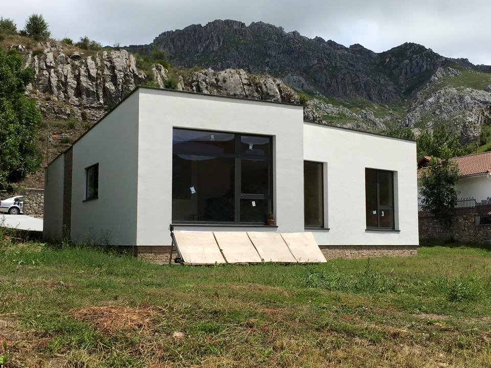 DUQUEYZAMORA's tweet photo. Ventanas Cosisven Passivhaus VMD 99 instaladas en #CasaPasivaAlmuzara Carpinteria DiazCobian excelente el #blowerDoor https://t.co/qEgVdUy9bB
