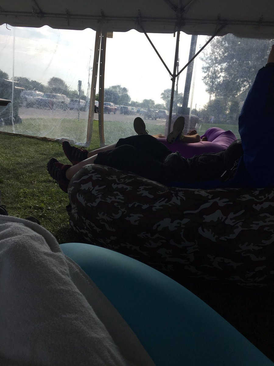 Robin_Doo's tweet photo. @TheFieldService we are slowly mastering the nap things..#finalday #usacup @myekim17 @dcrozek @NysaTheRunner @heatherplante29 @ImageAssasin https://t.co/KLf72jE3Hu