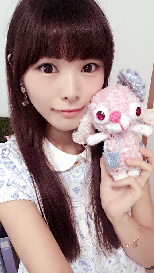 るり 先日mug岡山の読者モデルに選んでいただいて編集部へ打ち合わせに行ってきました 女の子のためのかわいいフリーマガジン るりとして楽しんでいくのでこの垢を使っていくよー よろしくお願いします フリーマガジンmug Mug岡山