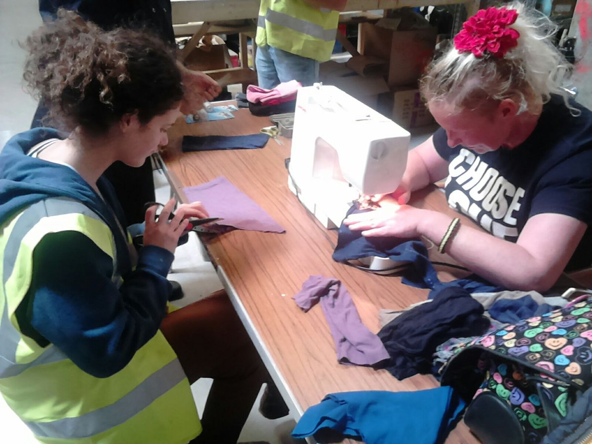 Choose Love (@chooselove) on Twitter photo Volunteers are making socks out of rejected clothes in Calais. We've completely run out. If you have any, email calaisdonations@gmail.com Volunteers are making socks out of rejected clothes in Calais. We've completely run out. If you have any, email calaisdonations@gmail.com