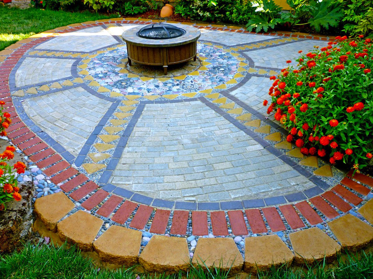 DIYEssential's tweet photo. Mosaics are a fun way to decorate patio.  Anyone have a favorite design?
https://t.co/qptIdX60IK
#patio #diy #mosaic #mosaictiles #garden https://t.co/Kka4gFeuhe