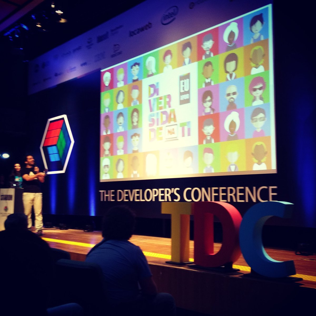 MLeiteBarros's tweet photo. Mais de @giovannibassi no #TheDevConf #rockstar #lambda3notdc #diversidadenaTI https://t.co/qRjmvGXRhm