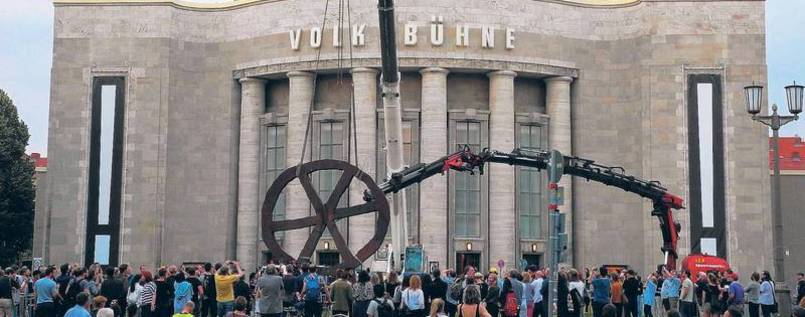 „Der Kulturkampf hat sich verselbständigt.“ Diedrich Diederichsen über den Berliner Theaterstreit. #Volksbuehne tagesspiegel.de/kultur/volksbu…