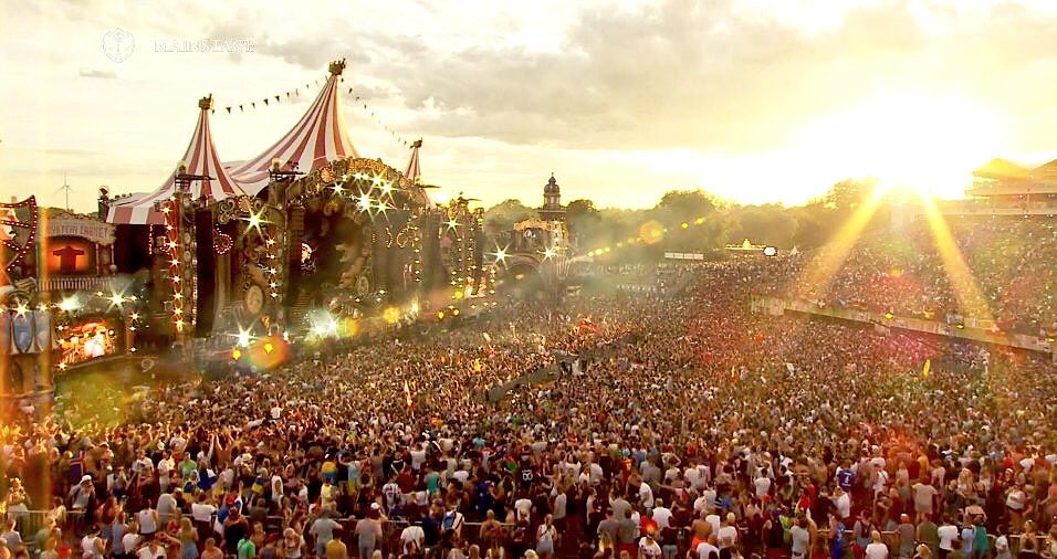 EDMsounds's tweet photo. Tomorrowland 2017! 🌇🎆🎇 https://t.co/CSabWAkkOs
