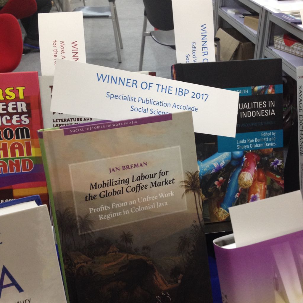SaskiaGieling's tweet photo. Jan Breman, winner of the 2017 IFB specialist book accolade prize at #ICAS10 https://t.co/XXgUGjAzTN