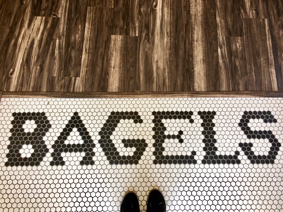 Tmoms's tweet photo. welcome to the @Fabric_Row / @officialsouthst neighborhood: @The_Bagel_Place 👋🏾😋 we're excited to have you here and are ready to nosh! https://t.co/oAXJJYHf6Z