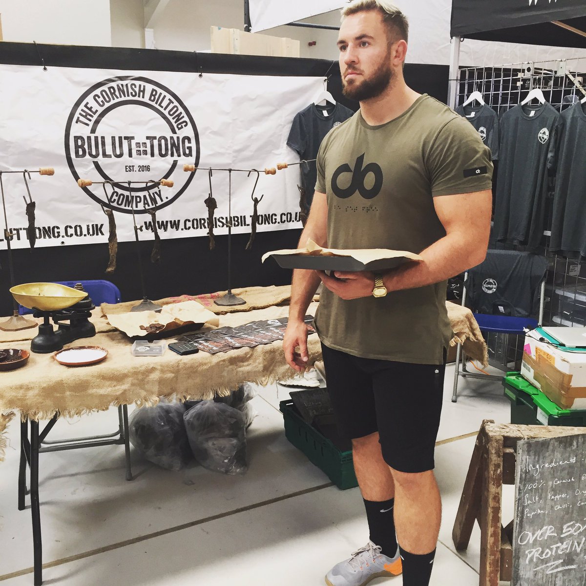 buluttong's tweet photo. Having a cracker of a day meeting all #billy lovers. @rupert.freestone on point 👌🏽#biltong #buluttong #food #instafood #wildwestfitness https://t.co/0ukAovMJqL