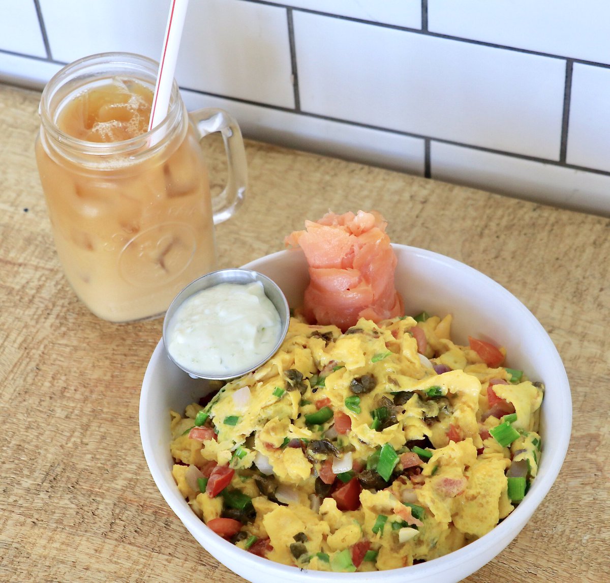 the perfect way to brunch ✔️ just add a friend and you’re good to go 👯 pictured here is the lox bowl😋
