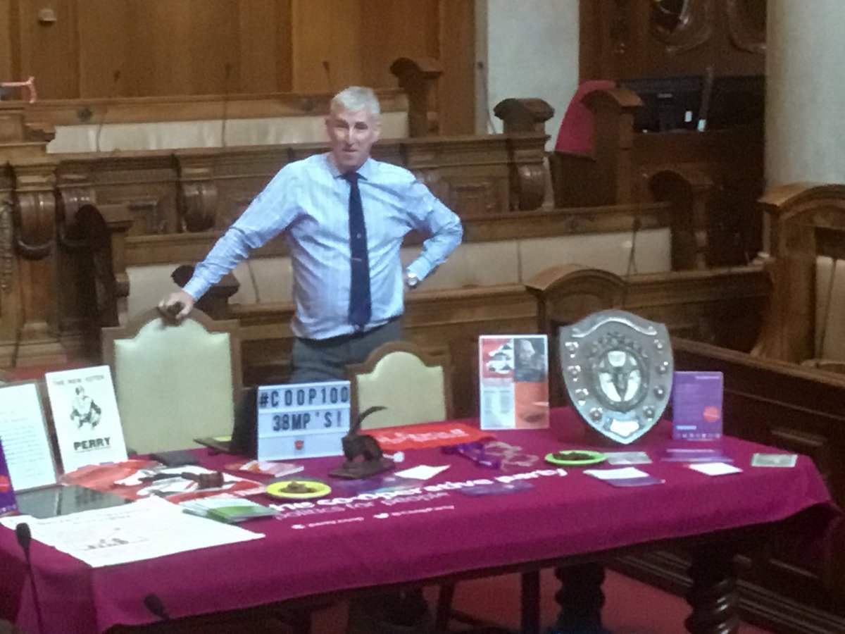 DanielDanny4755's tweet photo. @Theresa_Vaughan @hullcoopparty
A Very Happy Birthday #Theresa
At the #HullGuildhall
#Co-opParty 100yrs sister party to #`Labour https://t.co/owizsJgBQW