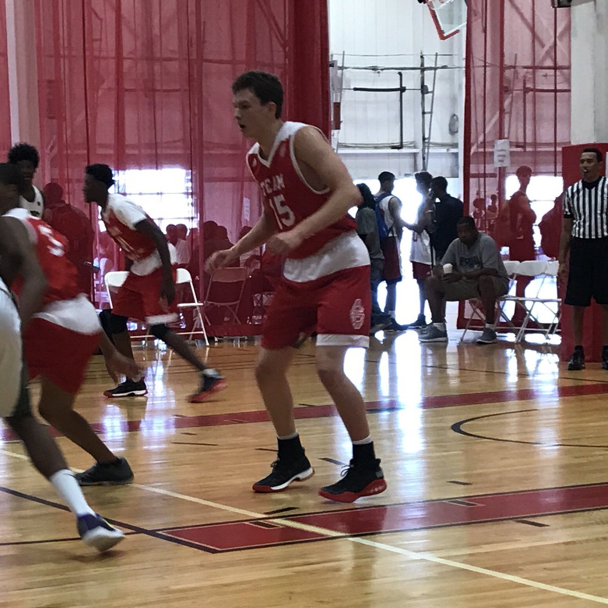 Frankstocksnot's tweet photo. Team Loaded's (16u), 6'7 W, Max Farthing (@Max_Farthing) is on 🔥🔥🔥🔥... He's 5/7 from 3 (5/5 at one point) in the 1st half! https://t.co/vzBfckDoS4