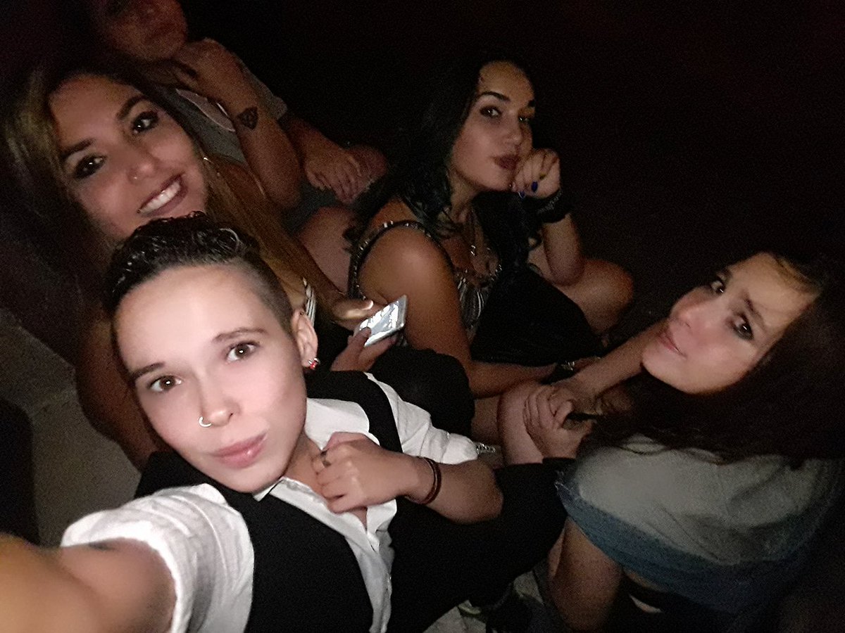 Liar_95's tweet photo. #FestaDellaBirra Tagliacozzando #Girls #Friends❤❤❤ https://t.co/XX5JKNjpBU