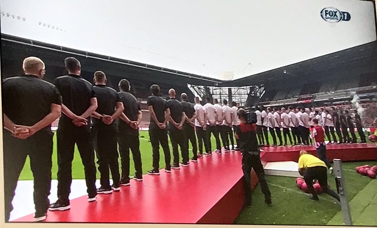 Selectie van PSV stelt zich voor aan... Euhm ja, aan wie eigenlijk? #PSVFANdag