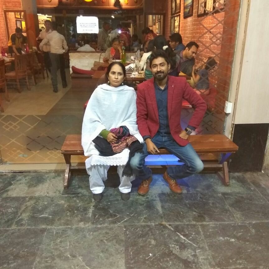 Imfahad_'s tweet photo. Teaching her how to book UBER POOL Savings with rides at  ₹29/4km &amp; ₹49/8km  #LearnToUber  https://t.co/91z1NLXQIk https://t.co/htXmhhuMvn