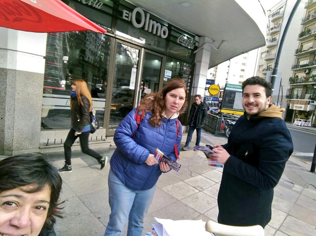 ccariComuna2's tweet photo. Timbreo y mesas ! #VamosJuntos https://t.co/6BOGsJA873