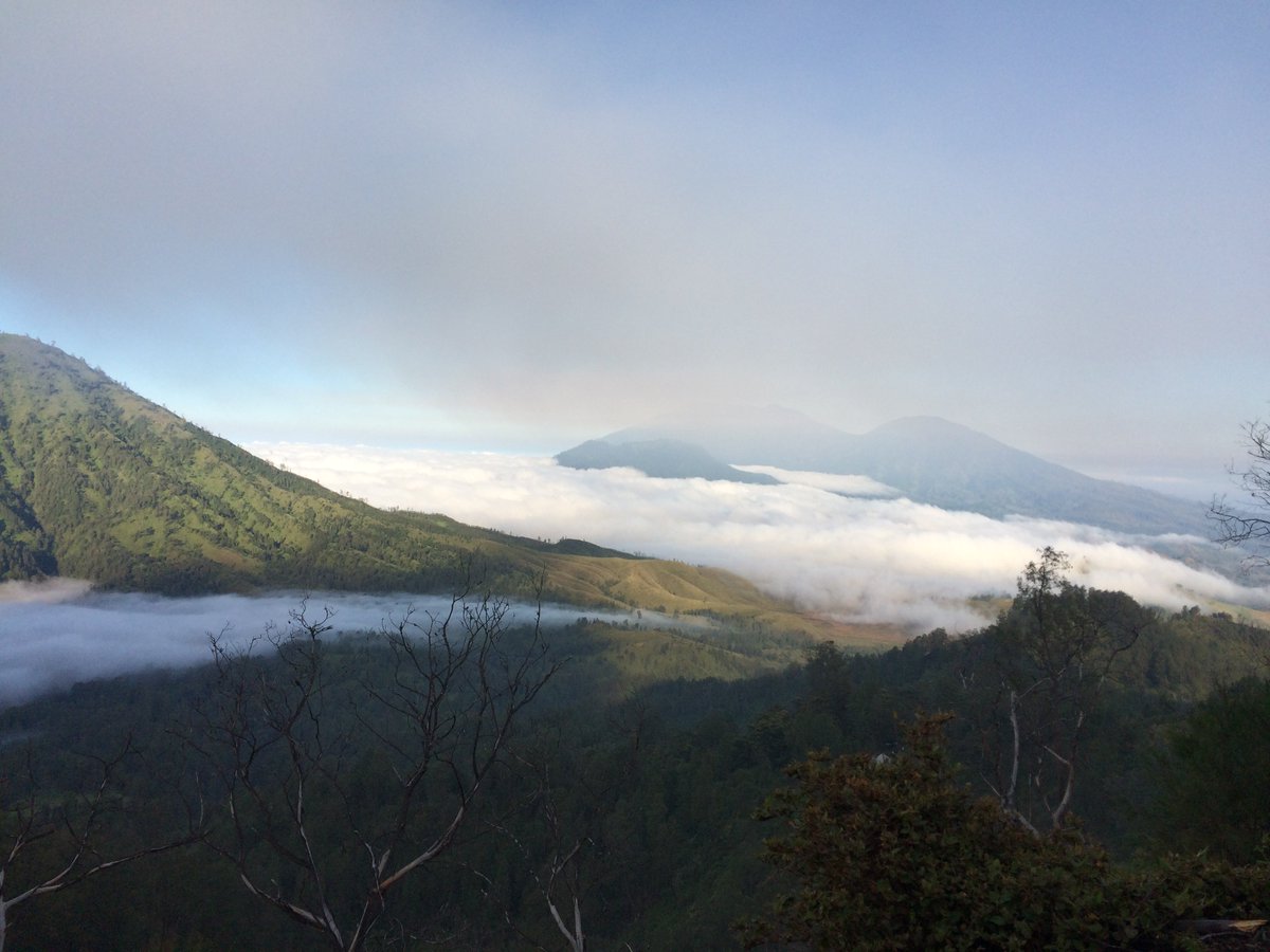 ZoraShrof's tweet photo. Beautiful view @ #ijenmount #breathtaking #earlymorning https://t.co/nfekt2BH1o