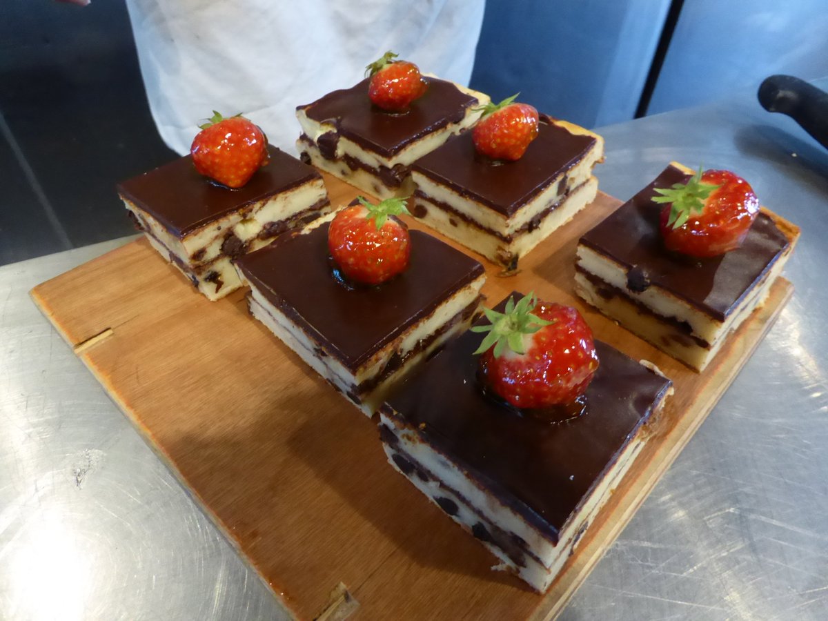 CableBakery's tweet photo. seasonally topped torta ricotta e cioccolato by Eduardo https://t.co/rjxovsZ5zI