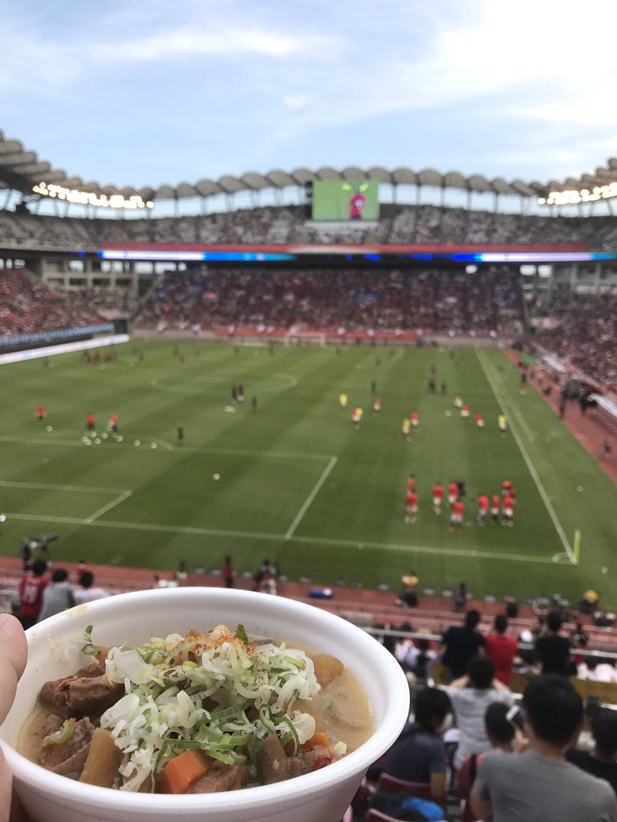 おばたん 新幹線が好きでラジオに出れた チケット貰えたので アントラーズ X セビージャfcを観にカシマサッカースタジアムヘ しかもセビージャサポ席で観てる カシマサッカースタジアム名物のもつ煮をおかわりしよーっと