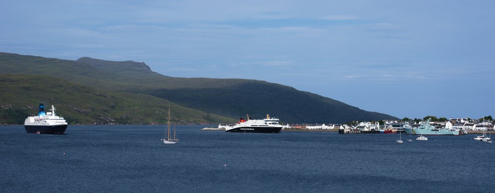 TanglewoodHouse's tweet photo. Busy day at Ullapool today, @UllapoolHarbour? #SagaPearl2 #Kentra #LochSeaforth #FPVJura. https://t.co/D5GYSXUyRD