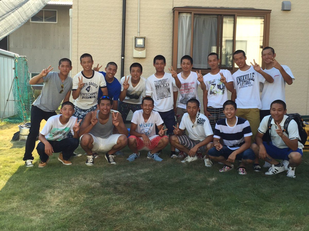 高校野球終わりました。。。
12年間の野球人生も終わりました。
この仲間で良かったです
秋、春勝てんくて
練習、トレーニングばっかりでしんどかったけど
夏、結果はどうあれ
やってきたことが成果にあらわれて
よかった
三年生大好き😘