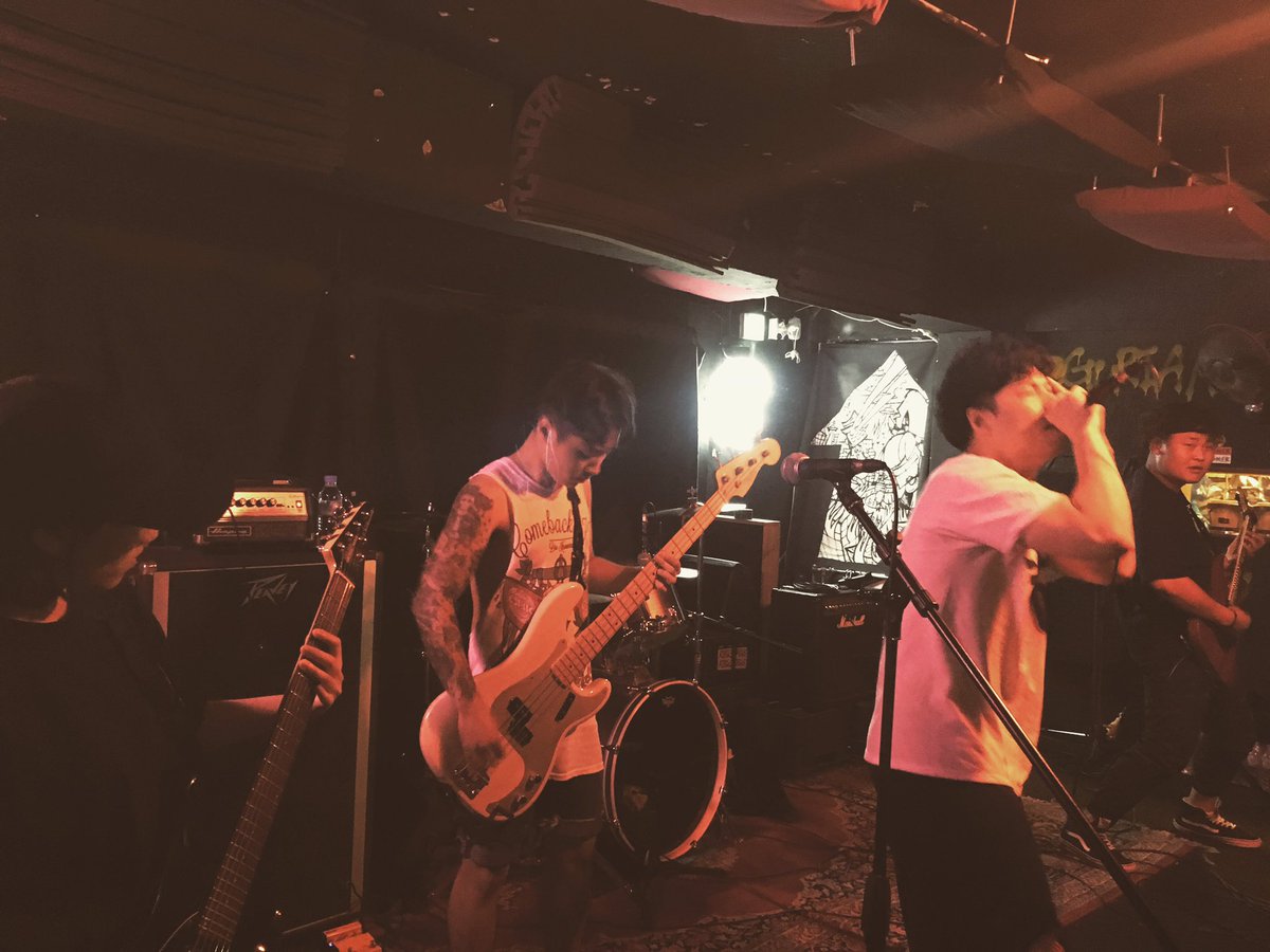 HxC_BlackMurder's tweet photo. Turn for Our 공연 시작 #TurnForOur #턴포아워 #CombativePost_10thAnniversaryShow #ClubSHARP #클럽샤프 https://t.co/JK2521kswq