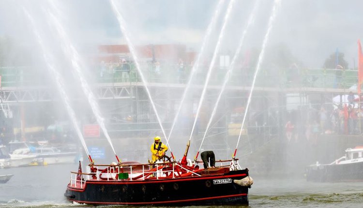 VisitBristol's tweet photo. See our highlights for this weekend's Bristol Harbour Festival: https://t.co/7anRS7Tl7n @BristolHarbFest https://t.co/TXpQWKCbqn