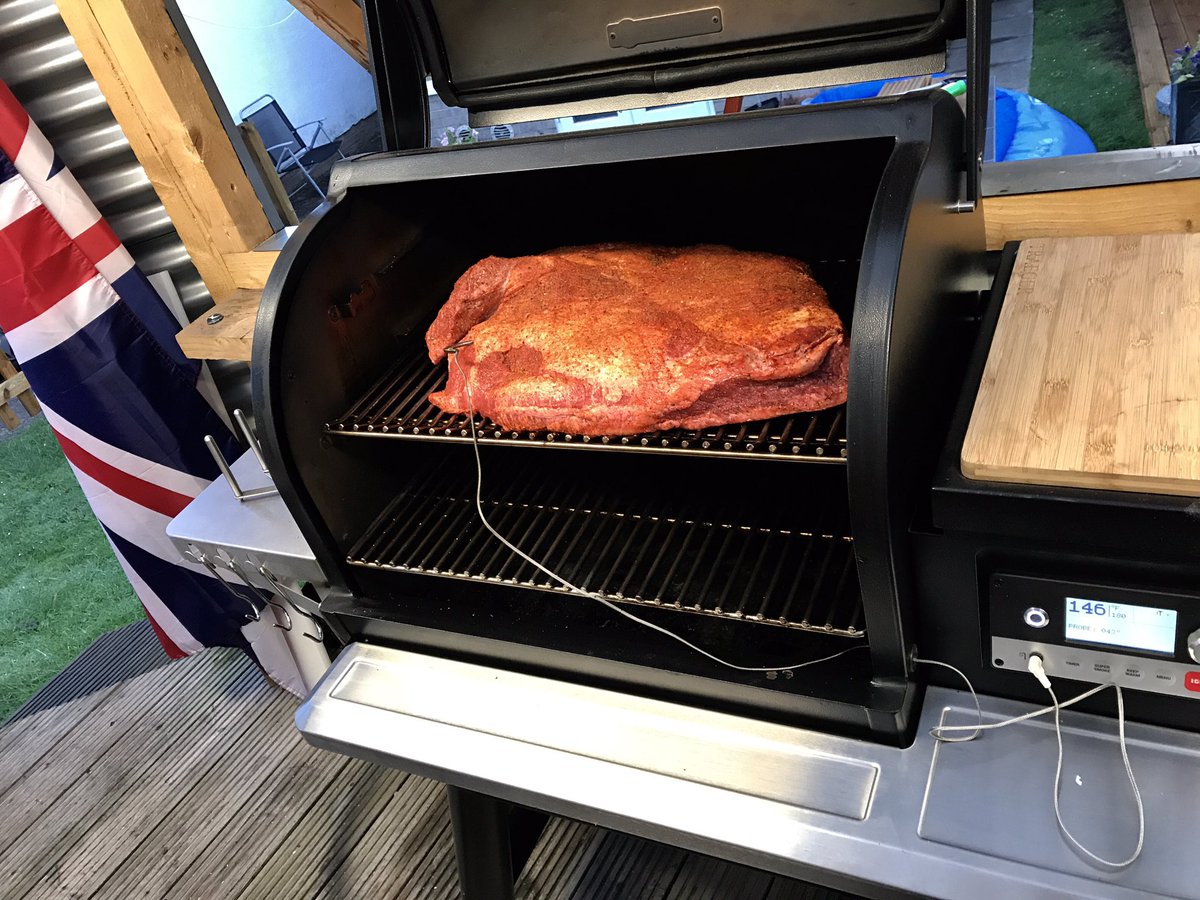 mprsaunders's tweet photo. Brisket on. Thanks to Woods Family Butchers Traeger Timberline-Hickory rubbed with @AngusandOink π€πΌπ₯π#traeger #traegergrills #bbq #Moomami https://t.co/QwFI3RclxE