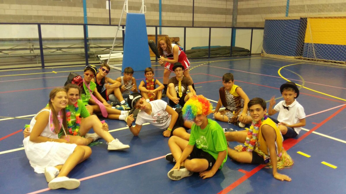 crazy_campus's tweet photo. Tarde de disfraces y divertida Crazy-Gymkana, como siempre el pueblo de El Bosque se volcó con nosotros (1/3) @Ayto_El_Bosque https://t.co/jkL8zfgj6b