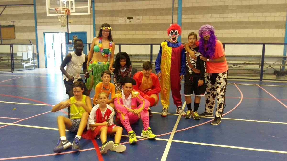 crazy_campus's tweet photo. Tarde de disfraces y divertida Crazy-Gymkana, como siempre el pueblo de El Bosque se volcó con nosotros (2/3) @Ayto_El_Bosque https://t.co/xm1yD8mG62