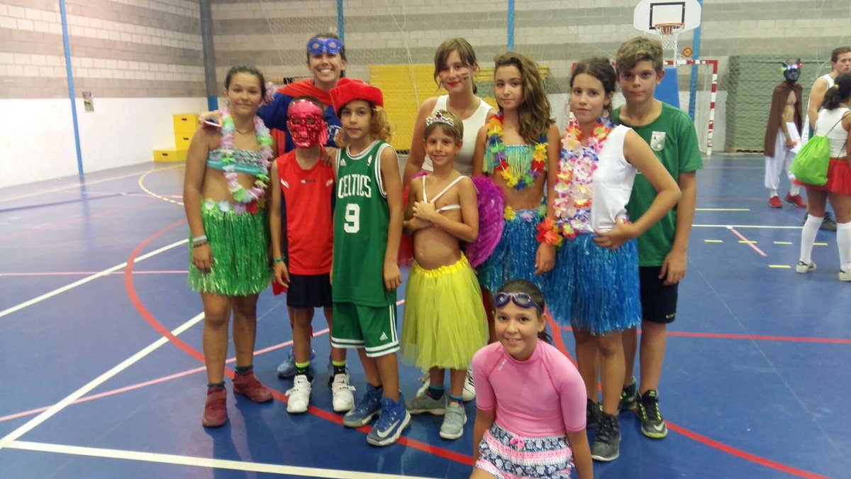 crazy_campus's tweet photo. Tarde de disfraces y divertida Crazy-Gymkana, como siempre el pueblo de El Bosque se volcó con nosotros (2/3) @Ayto_El_Bosque https://t.co/xm1yD8mG62