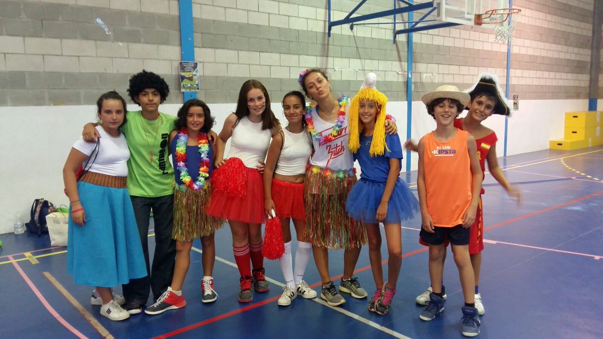 crazy_campus's tweet photo. Tarde de disfraces y divertida Crazy-Gymkana, como siempre el pueblo de El Bosque se volcó con nosotros (3/3) @Ayto_El_Bosque https://t.co/AvP13nx3i8