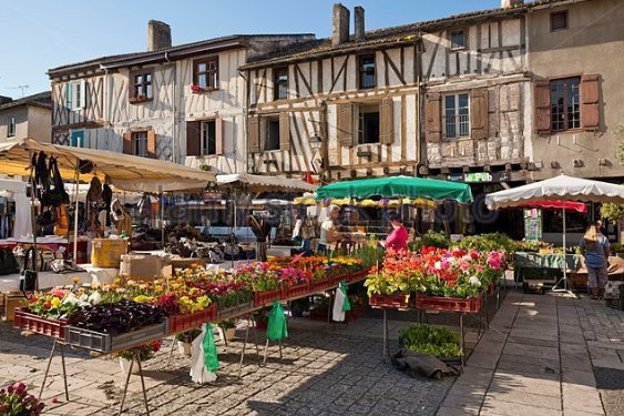 LeCabriResort's tweet photo. So many beautiful villages around #Duras. #Eymet is a short drive from us. A pretty bastide town with lots of ancient houses and monuments.. https://t.co/9OYnNfN8QL