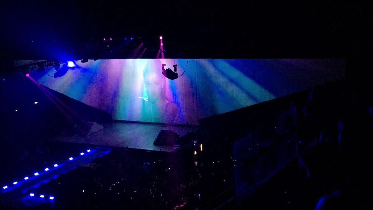 sixofcrowsari's tweet photo. 2 months ago I saw Ariana!💕
The best/ worst day of my life,
rip to our 22 angels👼🏼 https://t.co/7xH2R1B4uC