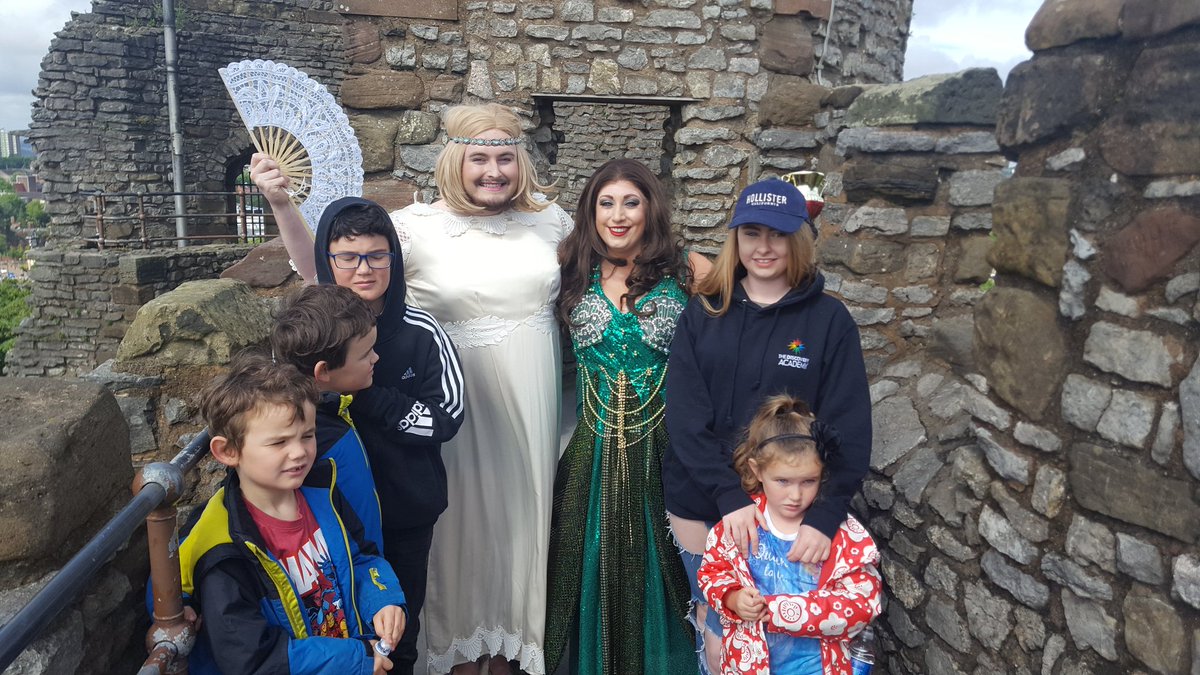 DonnaBurgess2's tweet photo. @Adamstarrs looks fantastic see him at the @WolvesGrand we can't wait to see spamalot !!! #spamcam https://t.co/dOIdMoJNuE