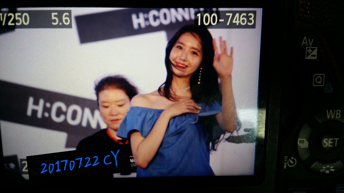 [PIC][22-07-2017]YoonA khởi hành đi Đài Loan để tham dự buổi Fanmeeting cho thương hiệu "H:CONNECT" vào hôm nay DFVLDtxU0AEQL1i