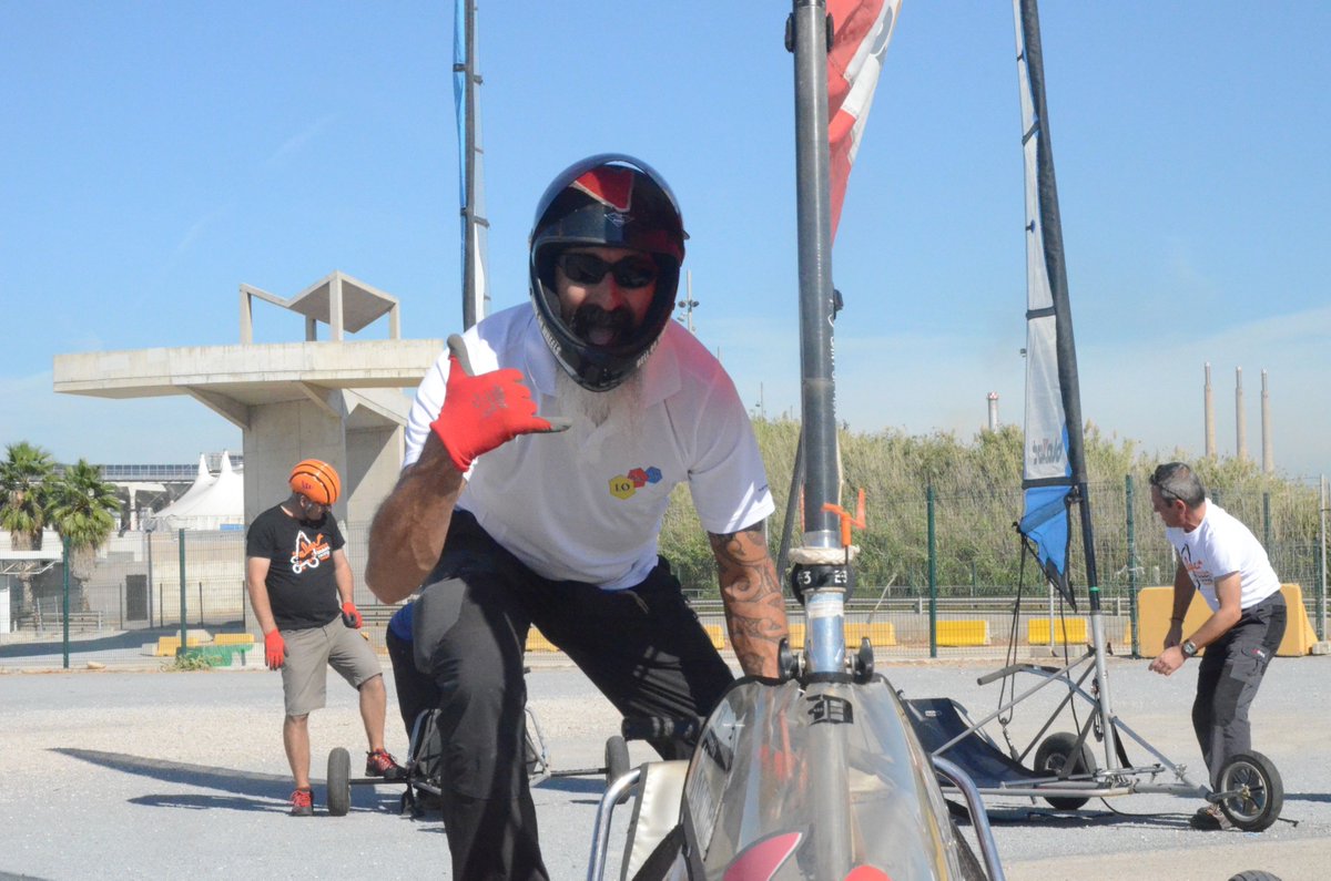 landsailingBCN's tweet photo. Aquí divirtiéndonos. ¿Quieres venir? https://t.co/K1kCaynxXo
#lsbcn #landsailing #smile #moments #sports #sport #urban #bcn #barcelona https://t.co/obxt28mpMY