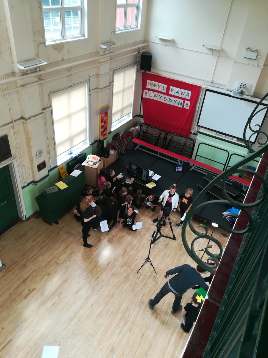 STAPontypridd's tweet photo. Director Cai Howells showing our younger guys how it works behind the camera #masterclass https://t.co/OQVdt3mPzs