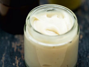 mindbodytalk's tweet photo. Insect bites cause immediate redness, swelling &amp; itching. Take the heat out of them with plantain 🍌  Recipe here>>>
https://t.co/r9z9cnqmEo https://t.co/ZxfTXqNTwA