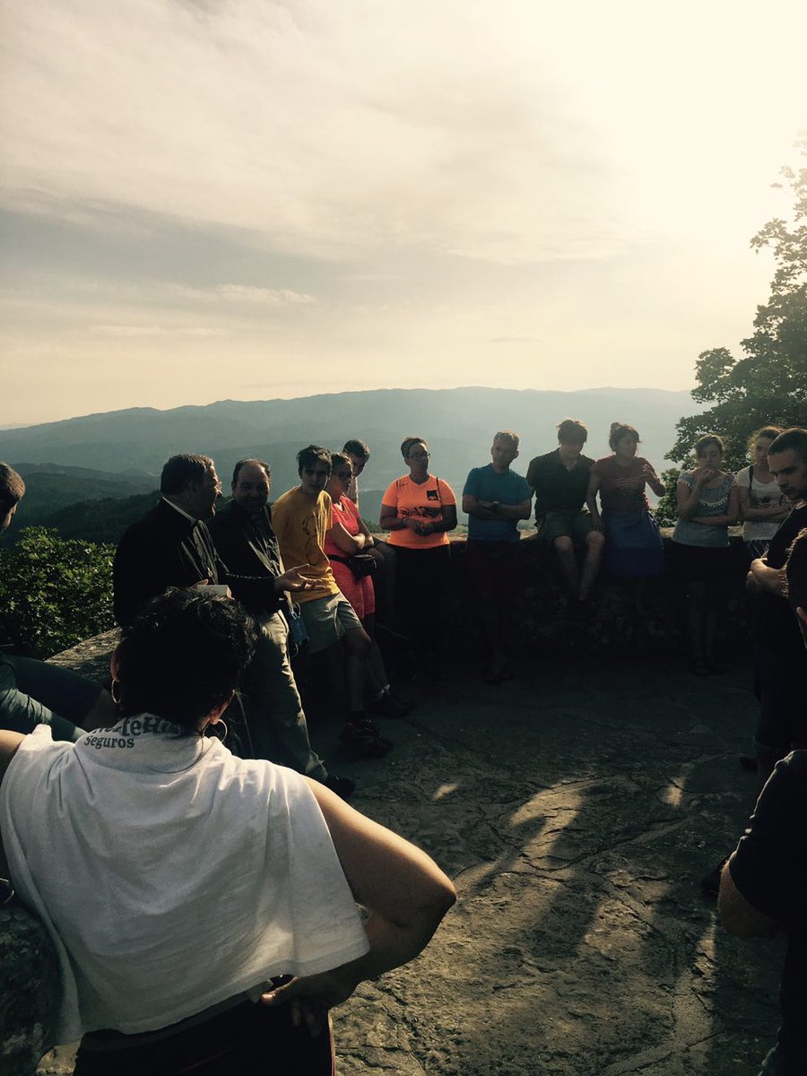 pgAlessandria's tweet photo. Ieri è iniziato il #camminogiovaniAssisi: i giovani di @DiocesiAl e @DiocesisVitoria insieme sulla #viadiFrancesco
➡️ #SeguiilSegno https://t.co/glEQmUFK7x
