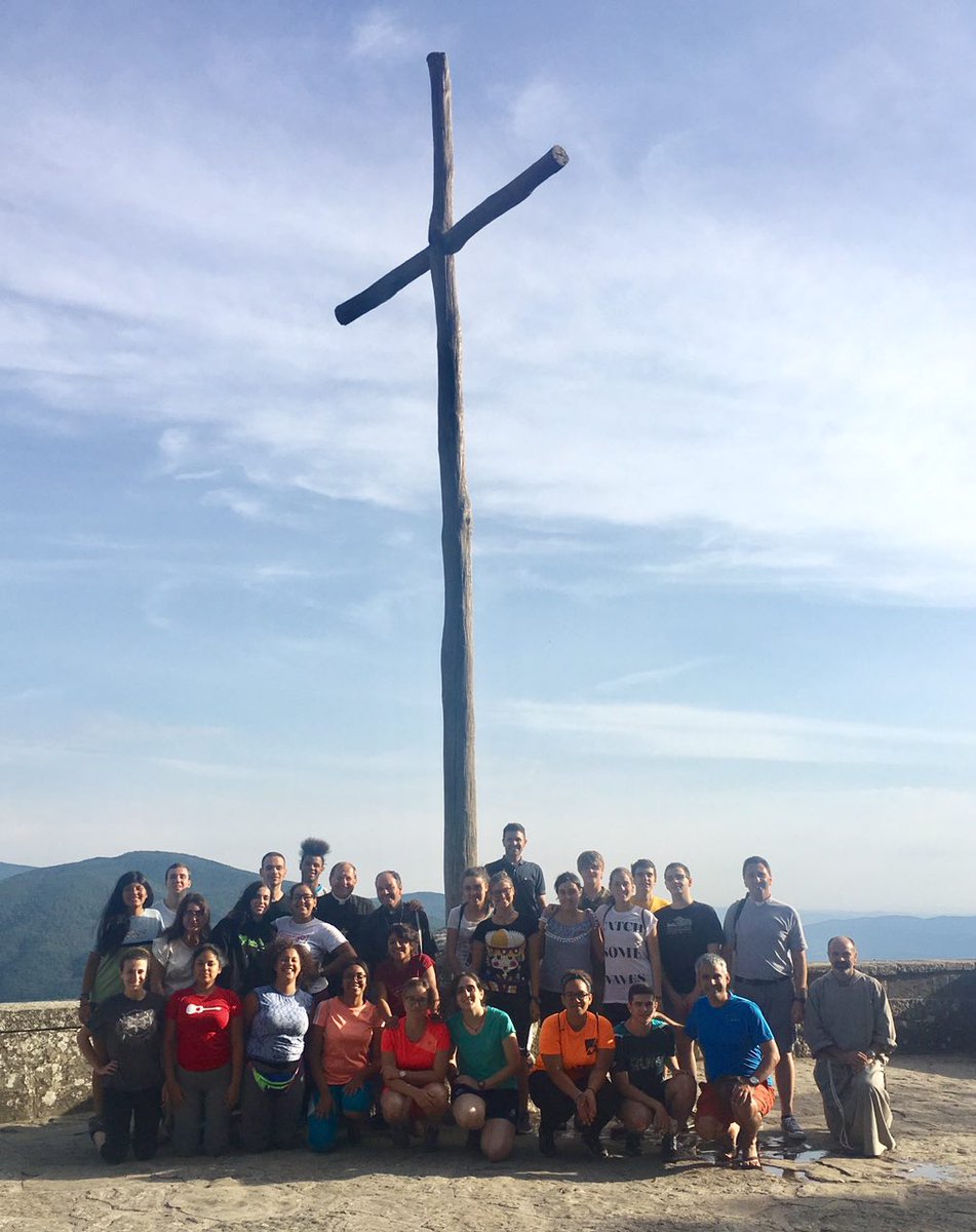 pgAlessandria's tweet photo. Ieri è iniziato il #camminogiovaniAssisi: i giovani di @DiocesiAl e @DiocesisVitoria insieme sulla #viadiFrancesco
➡️ #SeguiilSegno https://t.co/glEQmUFK7x