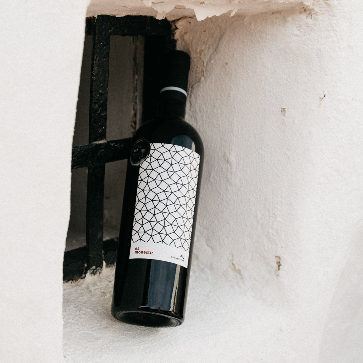 canberrivell's tweet photo. Es Monestir, de la bodega Terramoll de #Formentera, ha recibido la medalla Bacchus de Plata🍷🍇👌 https://t.co/82AHqw0gNe