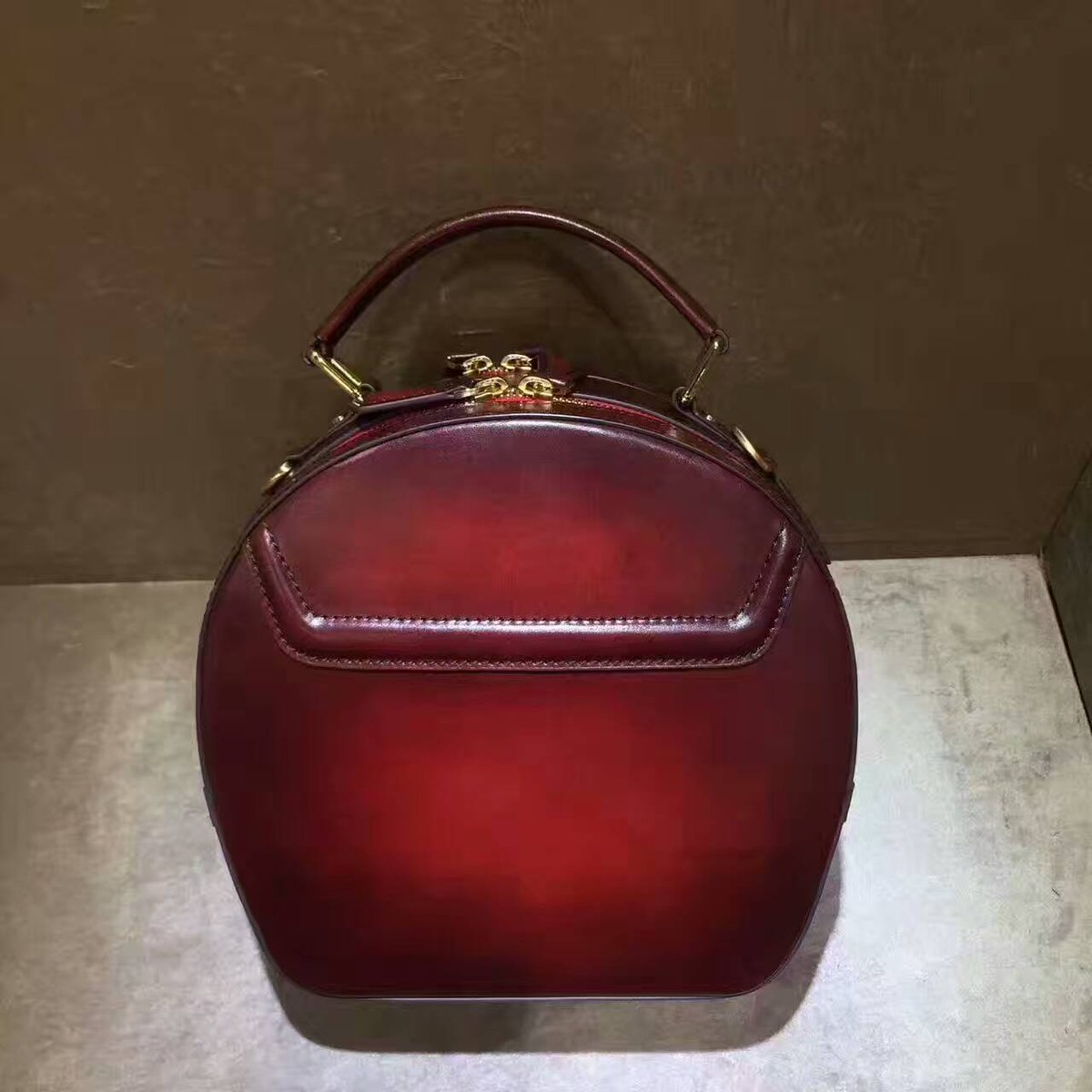 Venezia retro calfskin hand colored, Japan YKK zipper, can handle zipper the red 05650541 dimensions: width 23.5cm high 22.5cm thick 10.5cm