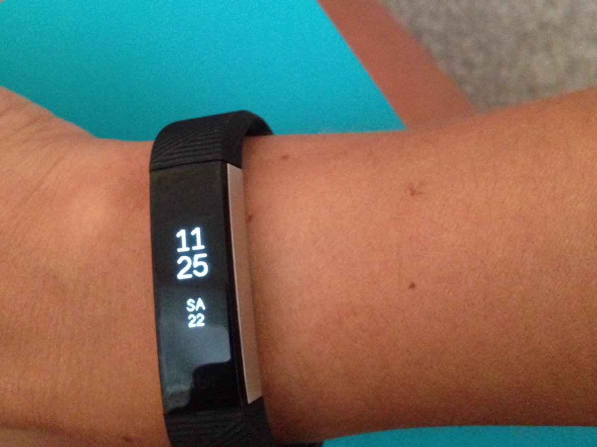 JodieHills10's tweet photo. Thanks @Russ2u1984 for my @fitbit #BirthdayGift #FitBitHR #LoveIt #LoveFitness 😘💋💏 https://t.co/7kG2YGaxop