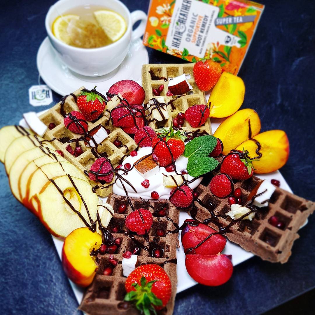 Aaronvegan's tweet photo. #vegan waffles #chocolate #protein #glutenfree with #sweetfreedom choc shot & #thecoconutcollaborative yogurt & #turmeric tea ๐ #veganicity https://t.co/VusnPWtC2f