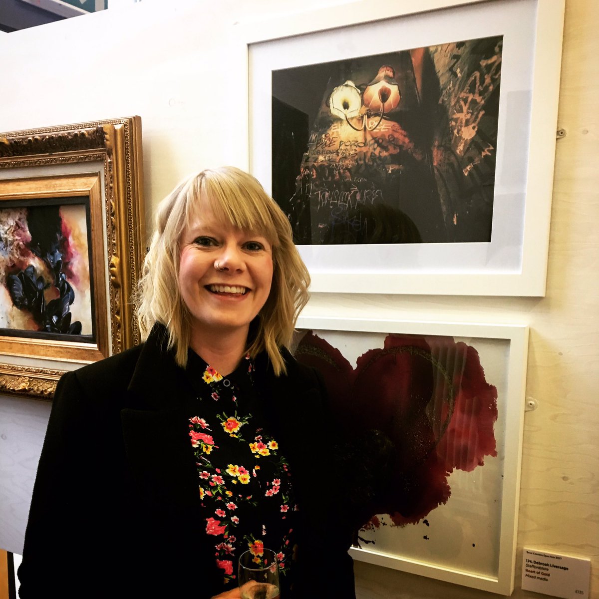 lsdcreative1's tweet photo. Me with my piece @burslemart last night. Lots of fantastic pieces and congrats to the winners 👌🏻 @sot2021 @AbiBrown1 @PaulWilliams207 https://t.co/Dyn7Klirqr