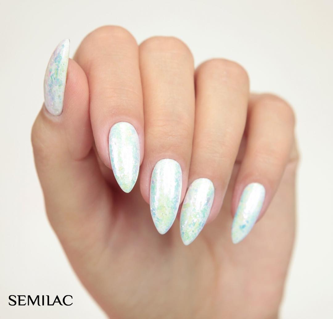 IloveSemilac's tweet photo. Przepiękne paznokcie @Maxineczka w błyszczącym trendzie Sunny Glam ☀️😍 Wykorzystane kolory: 001 oraz Semilac Flash Galaxy 668 Silver&amp;Rosa 💫 https://t.co/Cp5QnChrca