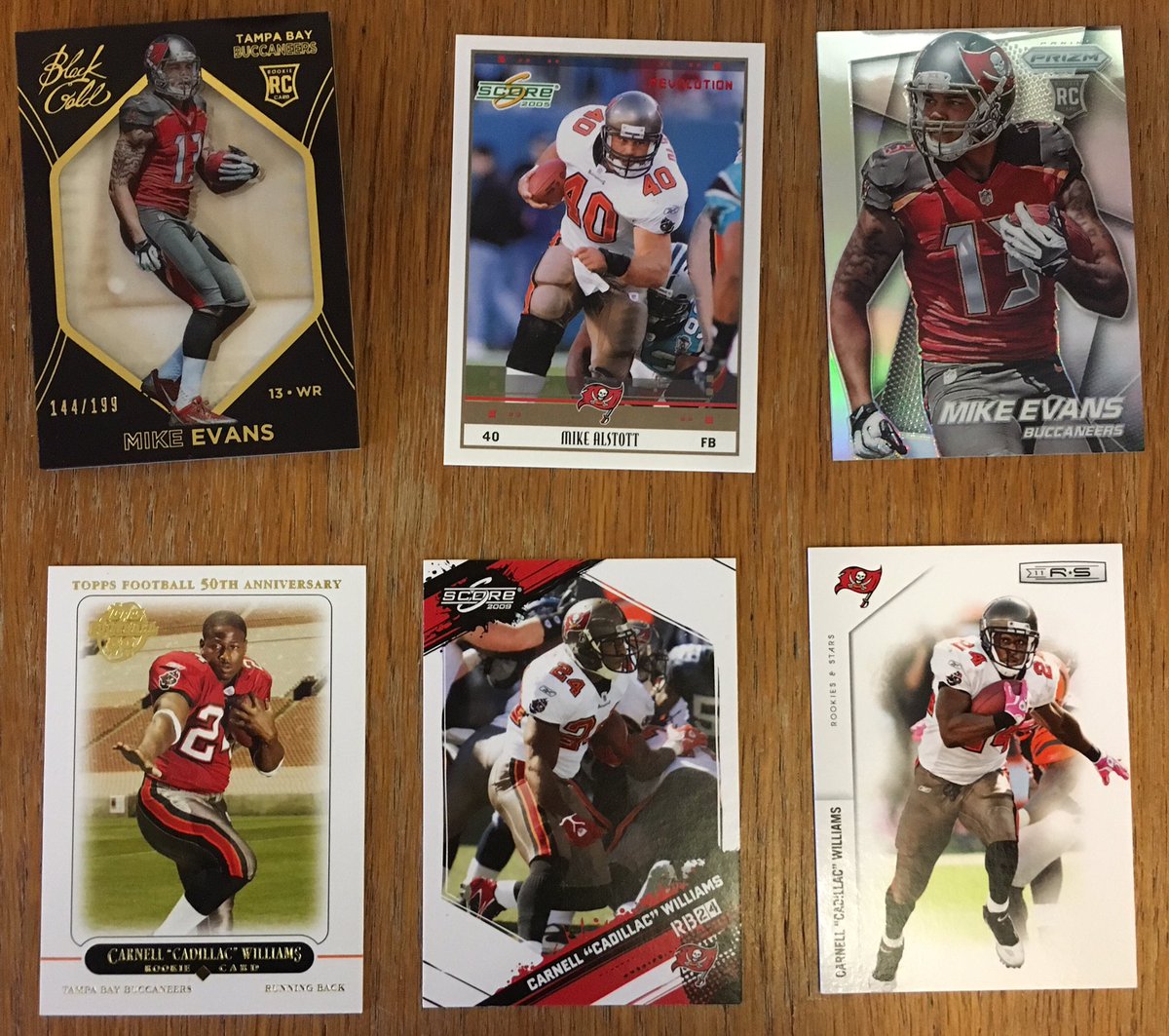 #Buccaneers #NFLGIVEAWAY 4 a chance 2 #SiegeTheDay &amp; #win this #prize lot just follow <a href="/clairedabear85/">Claire Da Bear</a> &amp; RT winner announced on 28th 9PM GMT